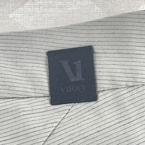 Vuori Shorts Mens 34 Grey Pebble Stripe Performance Stretch Golf Chino - Picture 7 of 9